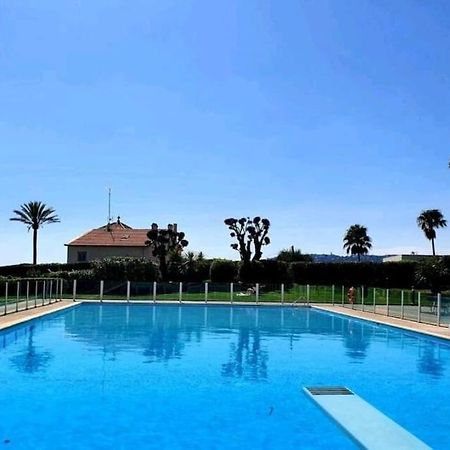 Spacieux F2 Climatise Vue Mer, Piscine Et Parking Antibes Kültér fotó